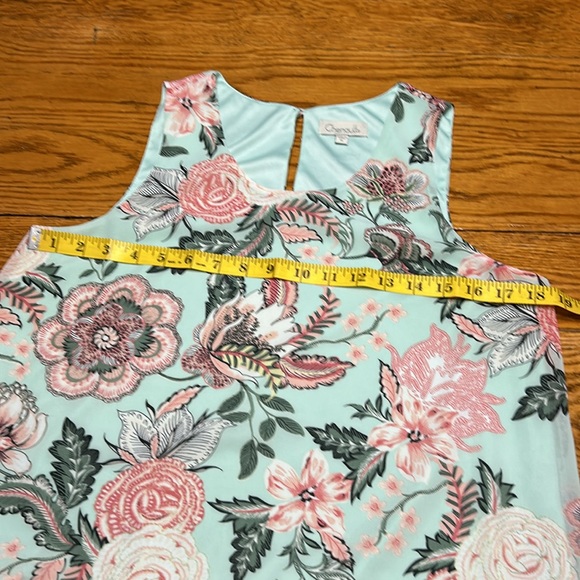 Chenault floral sleeveless top with lace detail at hem. Size Medium. - Picture 9 of 11